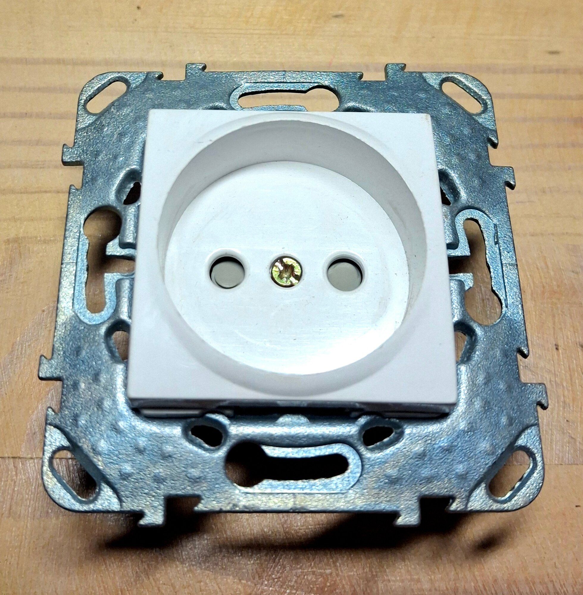 Schneider Electric UNICA Розетка 1-ая б/з с защитными шторками белый MGU5.033.18ZD (набор 11 шт.)