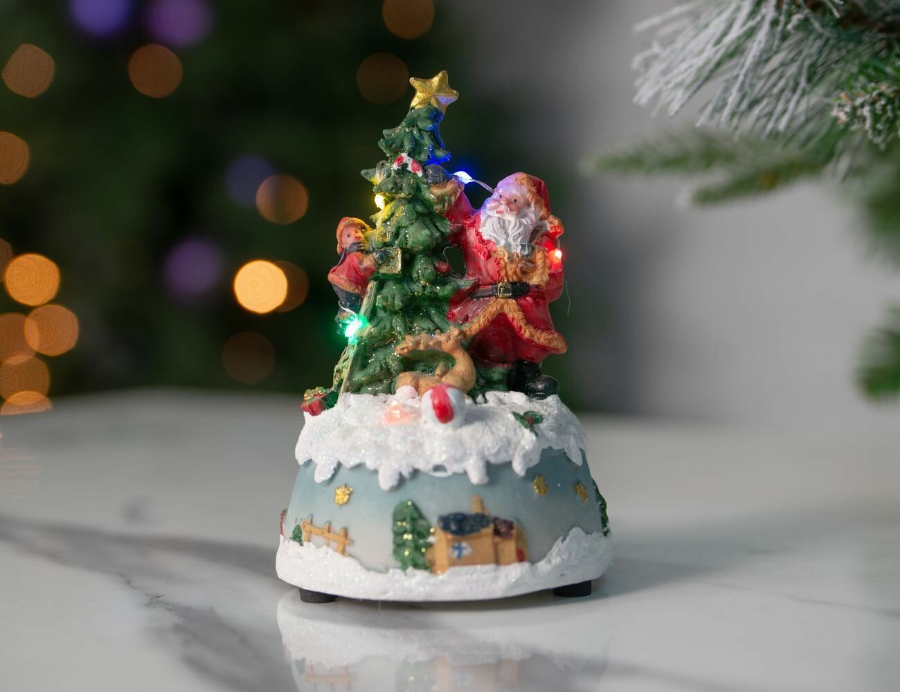 фото Светящаяся миниатюра 'встречаем праздник' - санта, полистоун, 5 разноцветных LED-огней, 15 см, батарейки, Koopman International ACK100010-санта