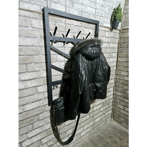 Настенная вешалка в стиле лофт для одежды