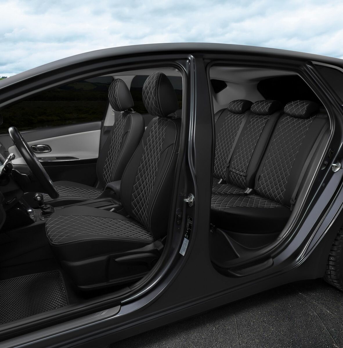 Чехлы для Хендай Туссан 3 (2015-2021) / Премиум авточехлы на сиденья Hyundai Tucson III, черный с белой строчкой