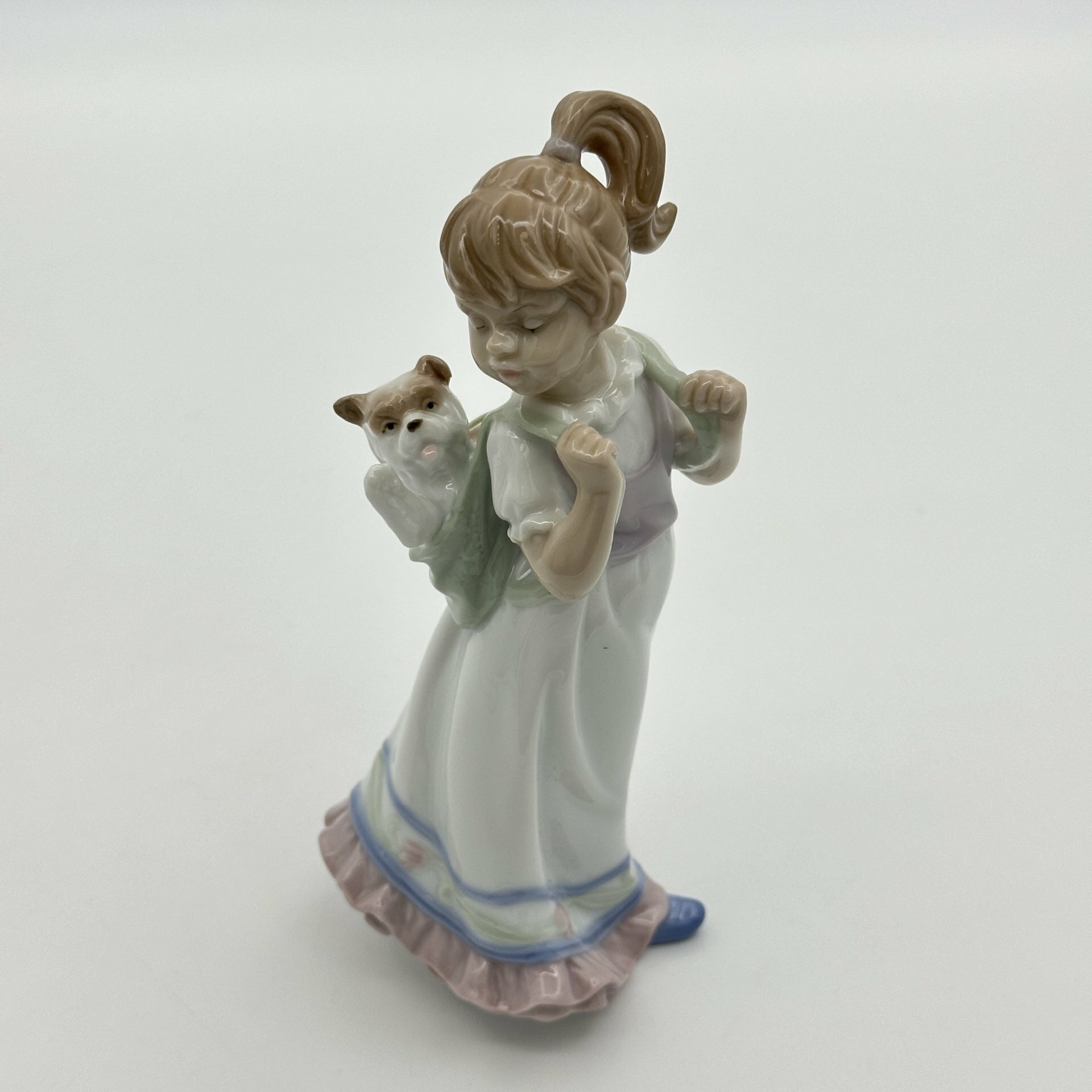 фото Статуэтка "Девочка с щенком", фарфор, Pavone, Италия, 2024 г.