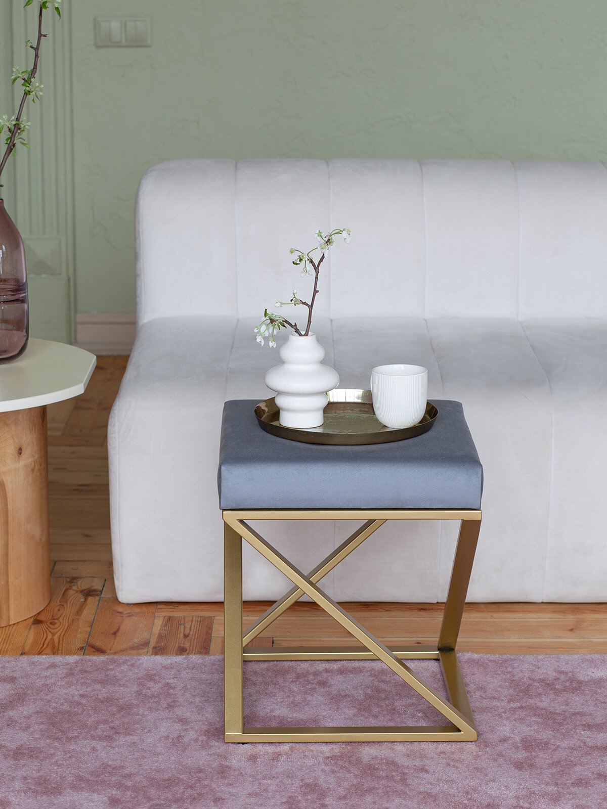 Пуф GreenWeen Chelsea Light Blue, велюр, золотой, 40 см x 40 см х 45 см — фото 1