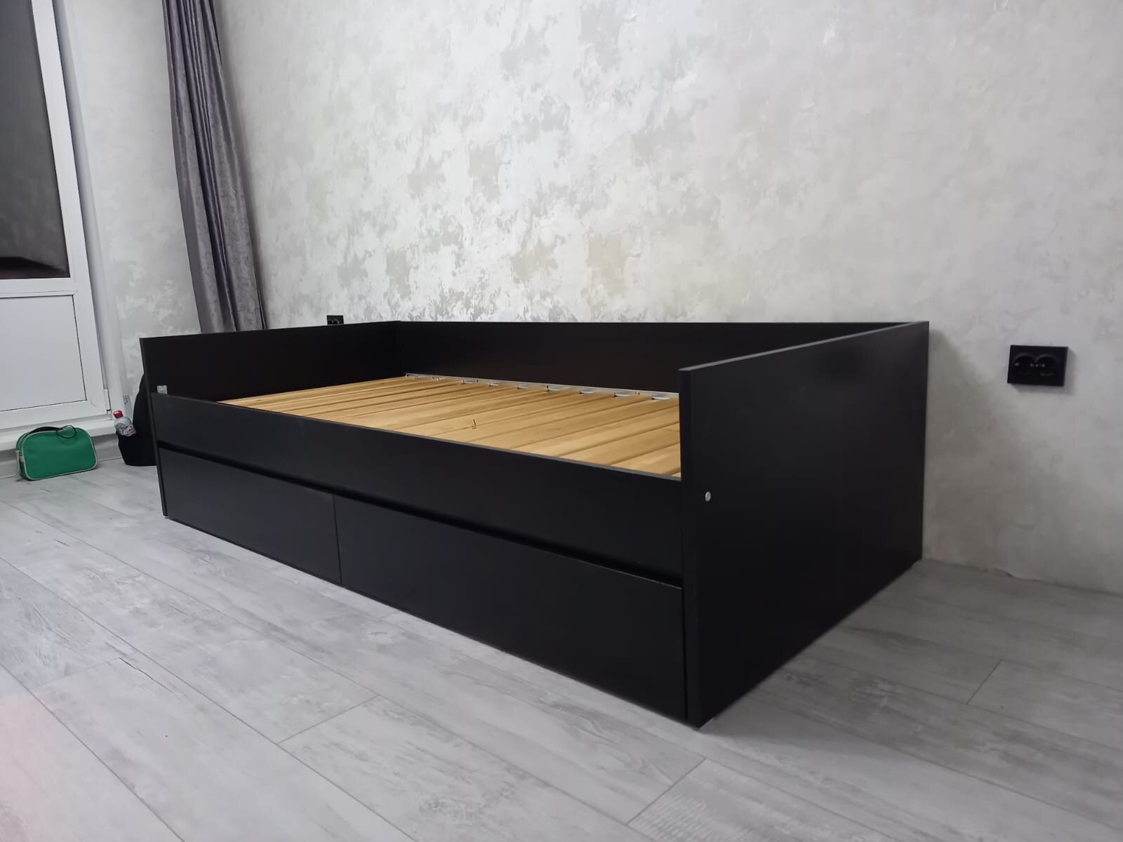 Кровать "Кастор", 90х200 см, 2 выдвижных ящика, с бортом, универсальная, ЛДСП, цвет венге