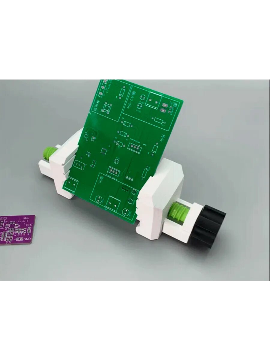 Крепежное устройство для плат