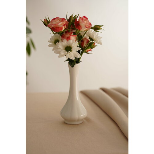 Ваза (вазочка), для одного цветка, фарфор, высота 16см, настольная, белая