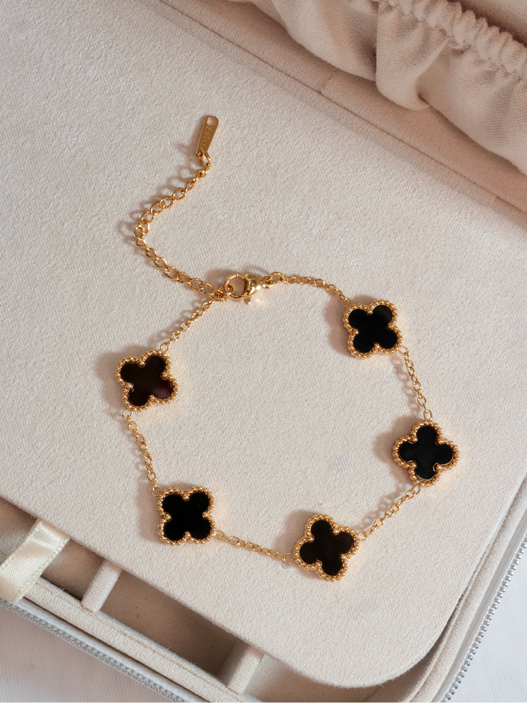 Жесткий браслет