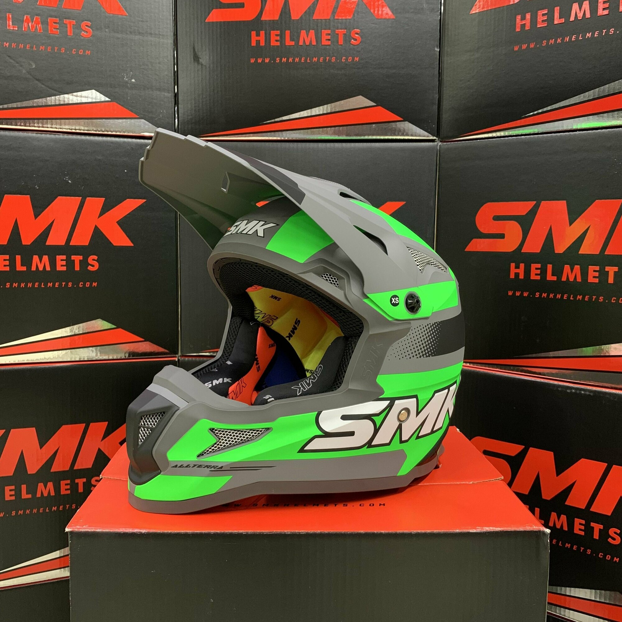 Мотошлем кроссовый SMK ALLTERRA X-THROTTLE цвет черный/серый/зеленый (M)