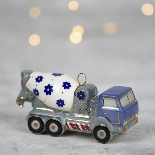 Фарфоровая статуэтка 