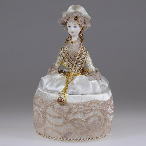 Кукла-шкатулка Барышня в шляпке