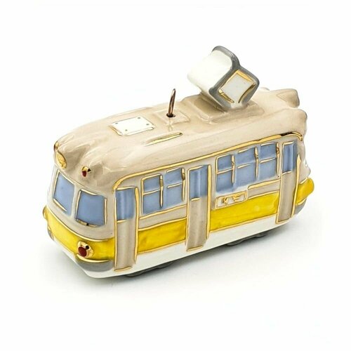 Фарфоровая статуэтка 