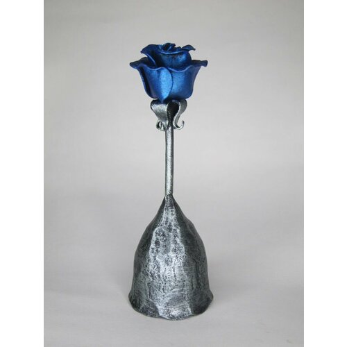 Кованый колокольчик Роза синяя