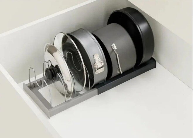 фото Подставка- держатель для крышек, кастрюль из нержавейки, тарелок, сковородок, форм для выпечек на кухню в шкаф