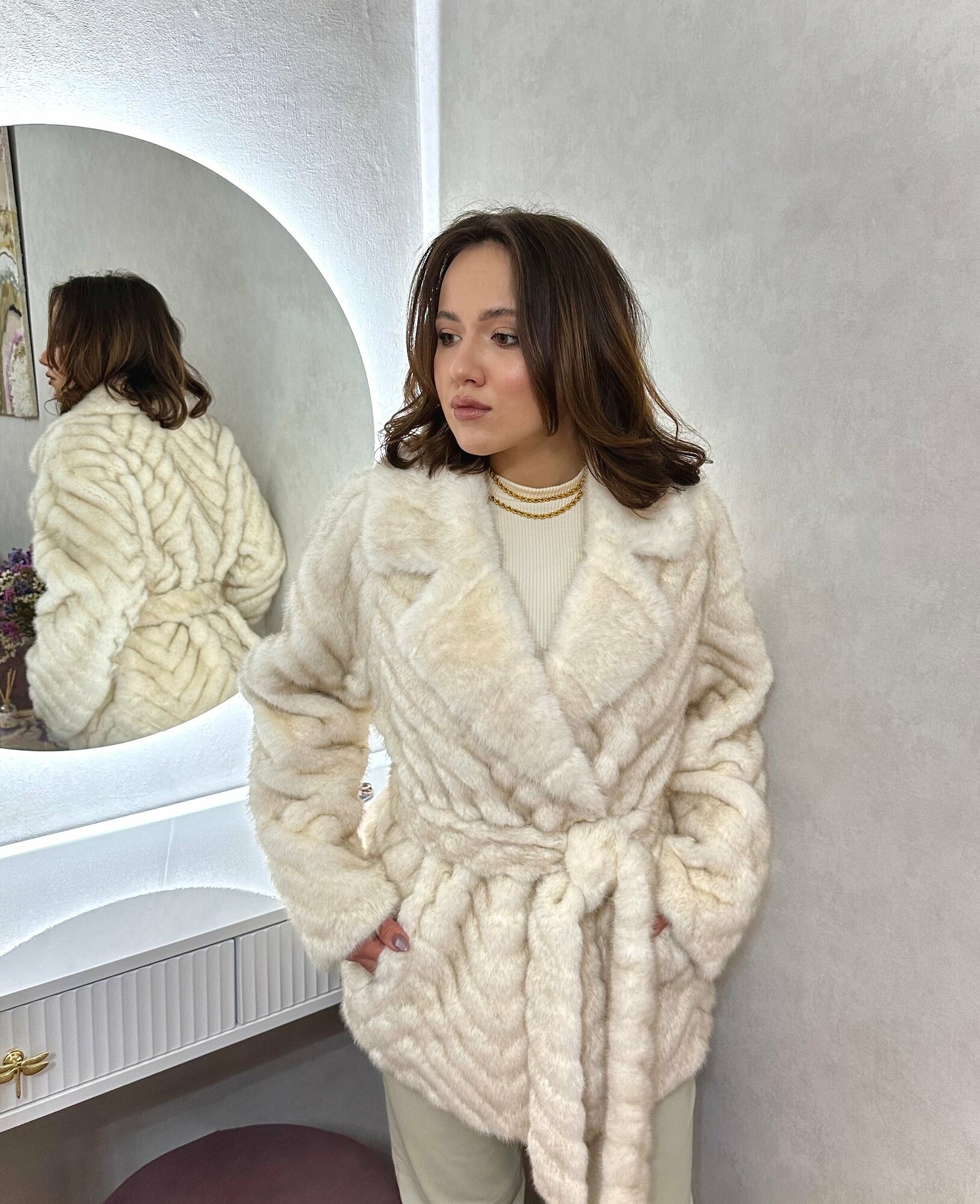 Пальто шуба белая купить — купить по низкой цене на Яндекс Маркете