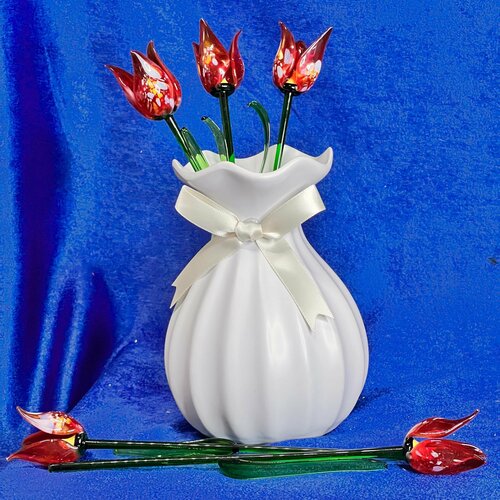 Цветы из стекла в вазочке. Тюльпаны красные 5 шт.
