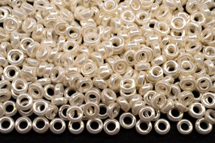 Бисер MIYUKI Spacer 3х1,3 мм #0592 слоновая кость, цейлон, 5 грамм
