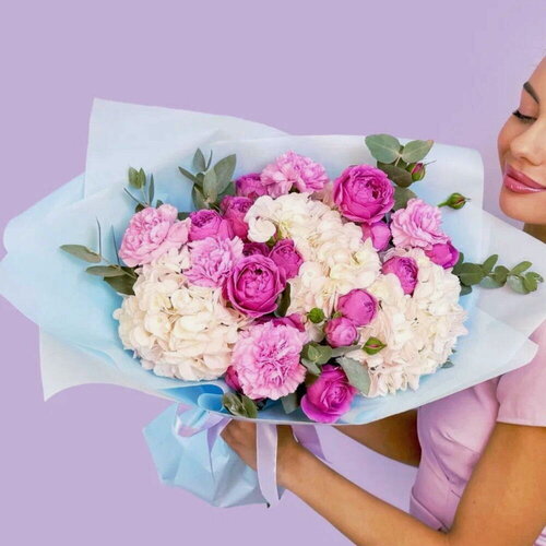 Изображение товара Букет Пионовидный малиновый шейк из кустовых пионовидных роз мисти баблз с гортензиями