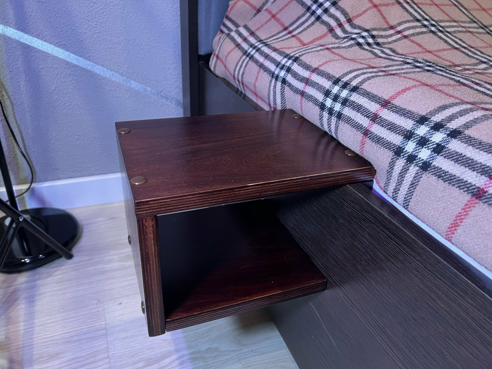 фото Стол навесной для кровати венге