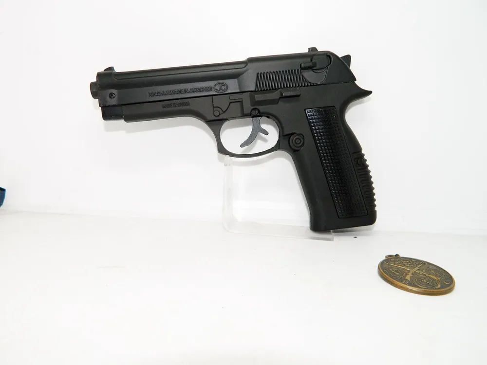 Зажигалка пистолет Beretta черный