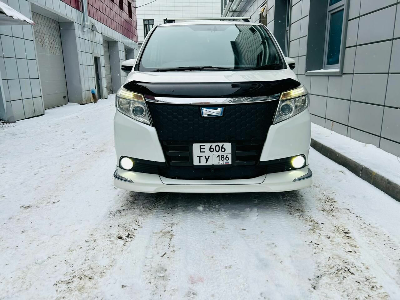 Утеплитель радиатора и бампера Toyota Noah 2014 -2017 III