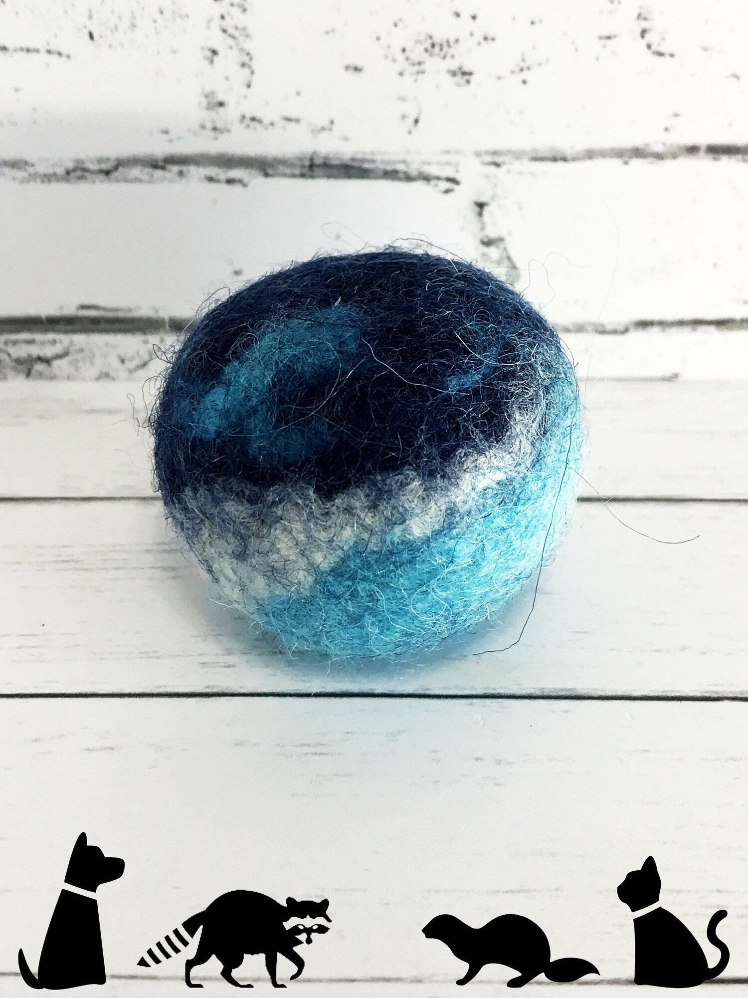 Мячик-когтеточка из шерсти для кошек и собак LIVEZOO Wool Синяя Пыль 4 см
