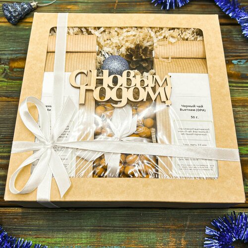 Новогодний подарочный набор Снежная сказка: 2 вида чая и сладости