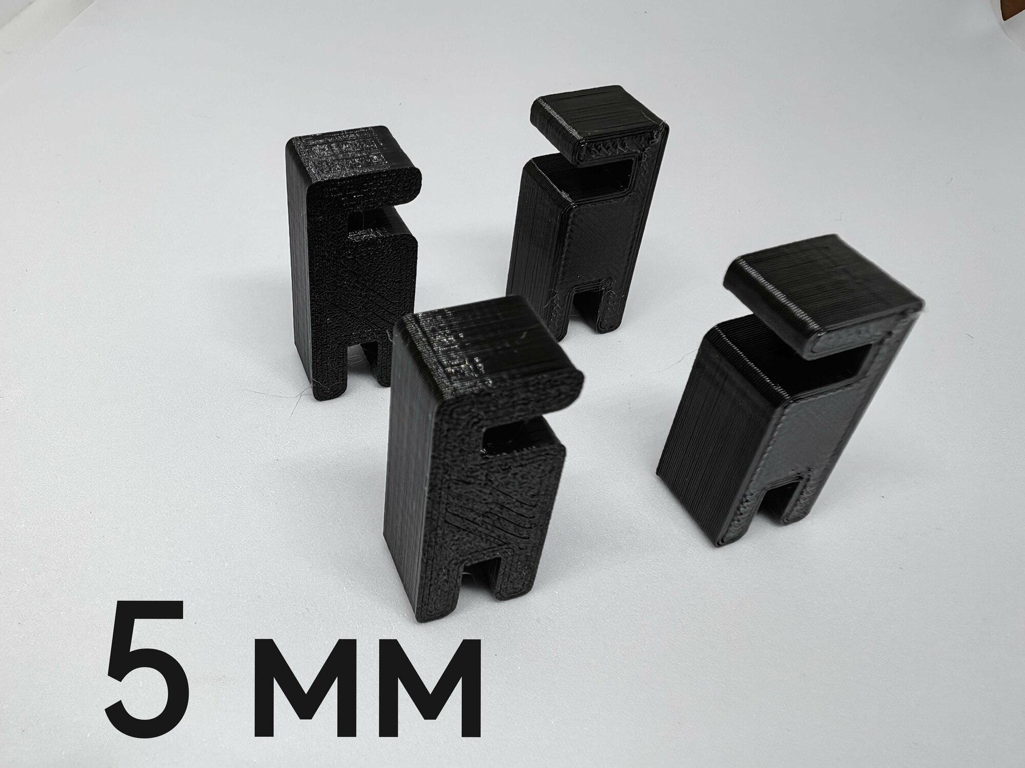 фото Крепления вертикальные ("парящее стекло") для верхнего стекла (крышки) аквариума на стенку 5 мм