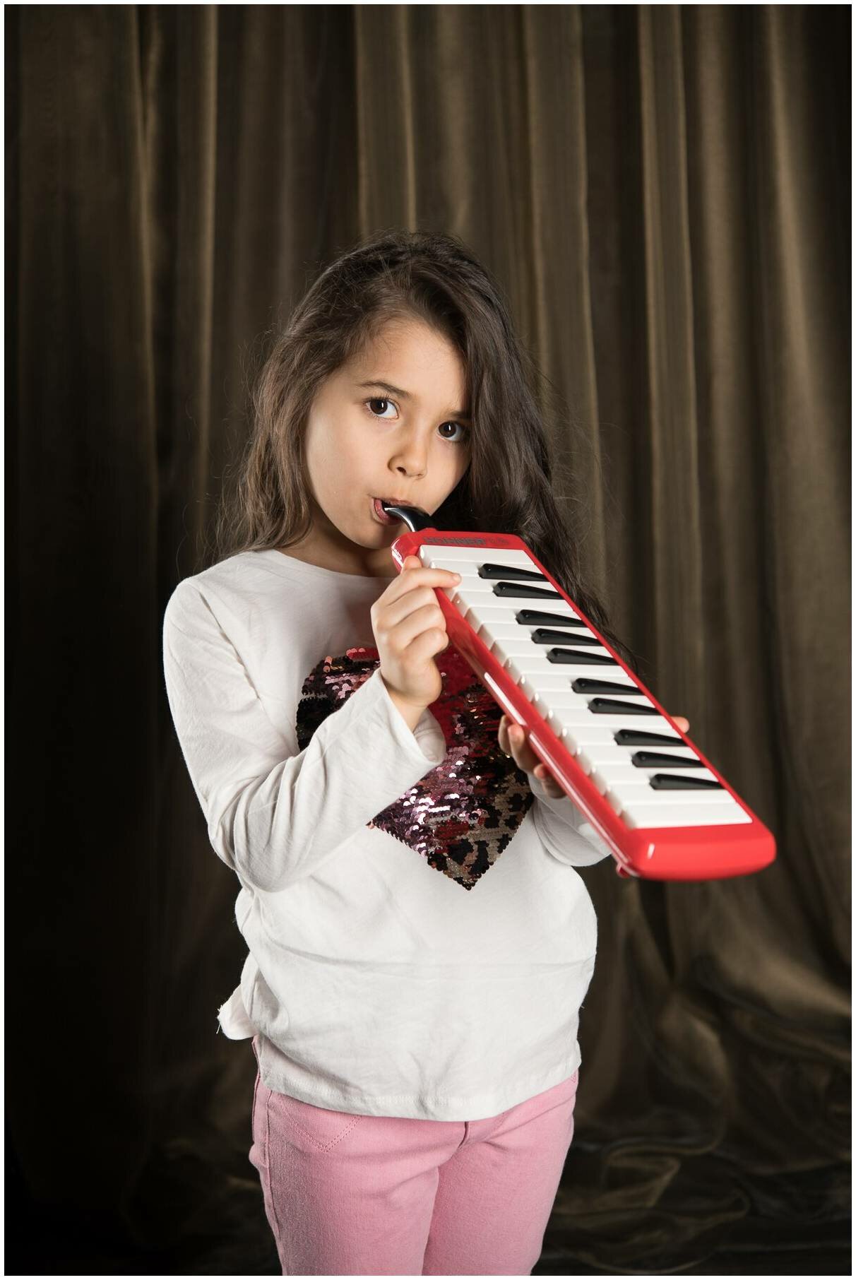 Мелодика духовая Hohner Melodica Kids с кейсом и книгой, 35 см - фото №5