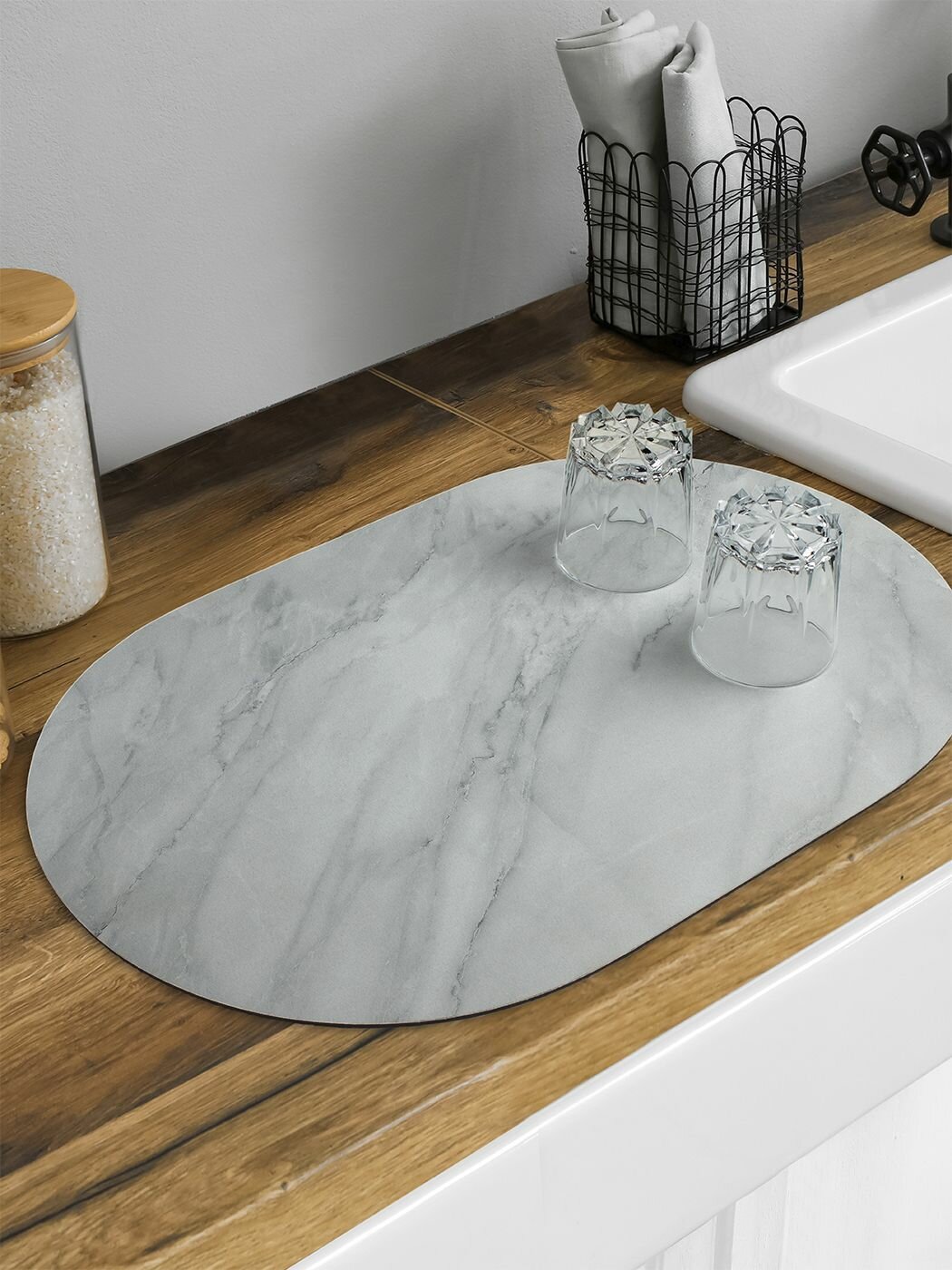 фото Коврик для сушки посуды впитывающий для кухни JoyArty "Мраморные прожилки" овальный 58x38 см