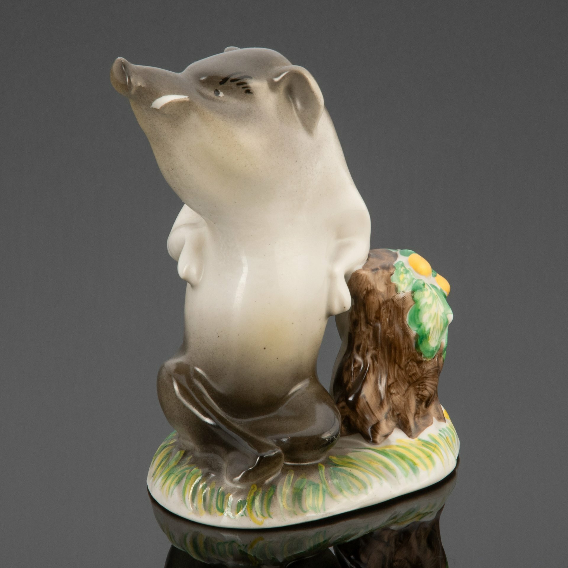 фото Статуэтка "Горделивый кабан", скульптор Ропова Н. Н, фарфор, роспись