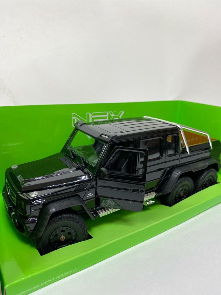 Модель автомобиля MERCEDES-BENZ G63 AMG 6X6, 1:24, 22 СМ