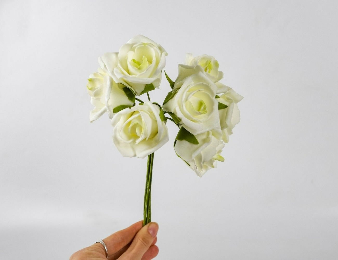 Искусственные розы для декора BOUQUET DE CHARME кремовые с лаймовым 6х18 см 7 шт 4 SEASONS 31146