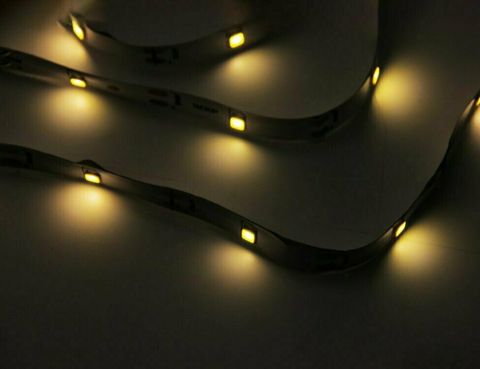 Светодиодная лента LEDSTRIP на липучке, 30 теплых белых LED-огней, 1 м, батарейки, Koopman International