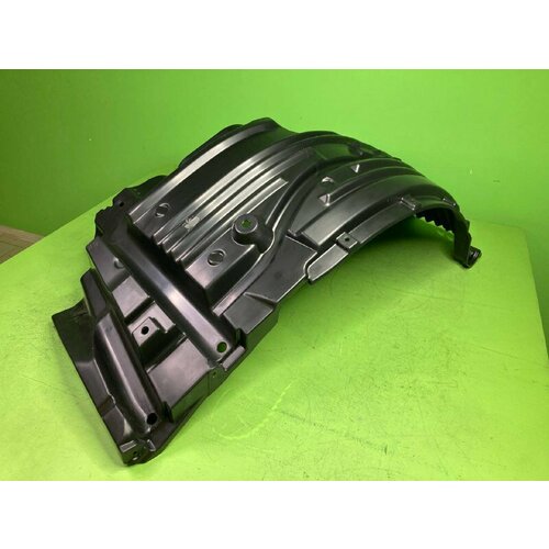 Крыло ! передн. правое (внутри) узкая кабина \MAN TGA/TGS, SITRAK T5G