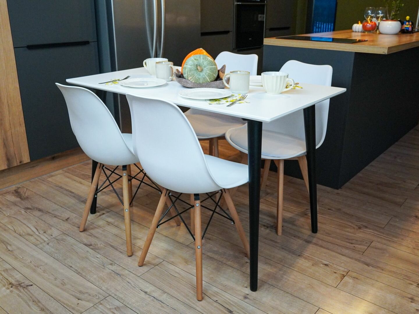 Стол кухонный белый обеденный прямоугольный раздвижной кварта 120см х 70см с черными ножками