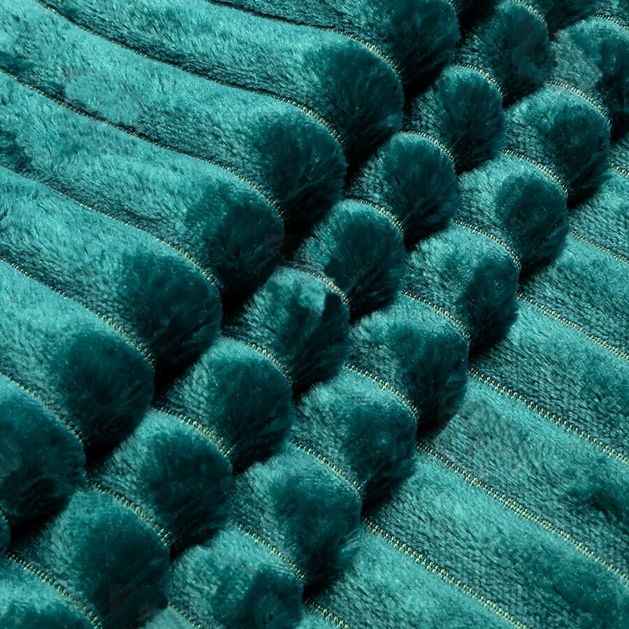 Плед GranTiger 180х220 см, плюшевый, тонкий, мягкий, теплый, зеленый, хаки, изумрудный - фотография № 7