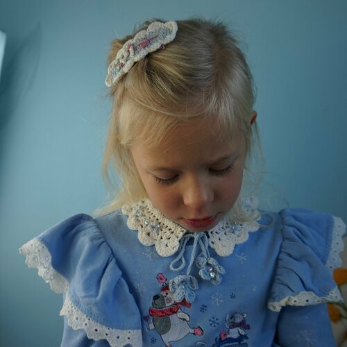 Комплект заколок для девочек с вязанным воротником