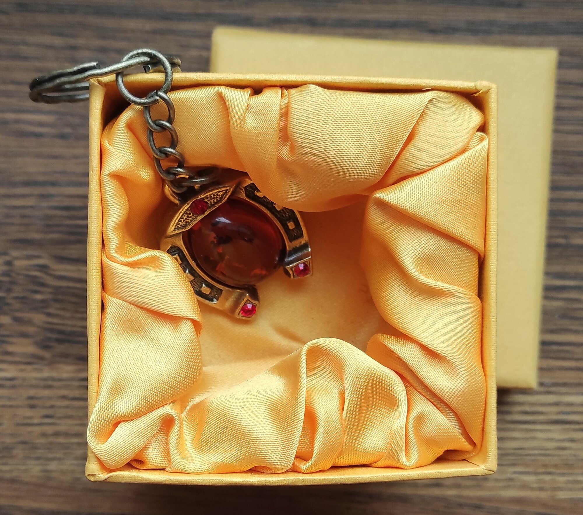 Брелок, красный — фото 1