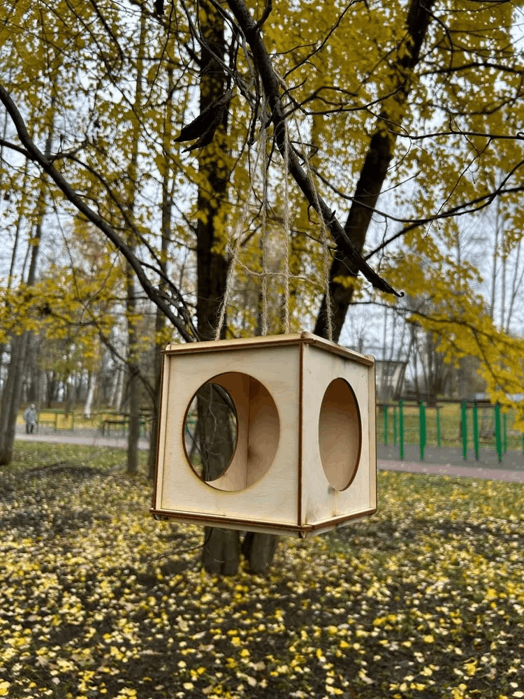 Кормушка для птиц интерактивный куб - скворечник деревянный - фотография № 7