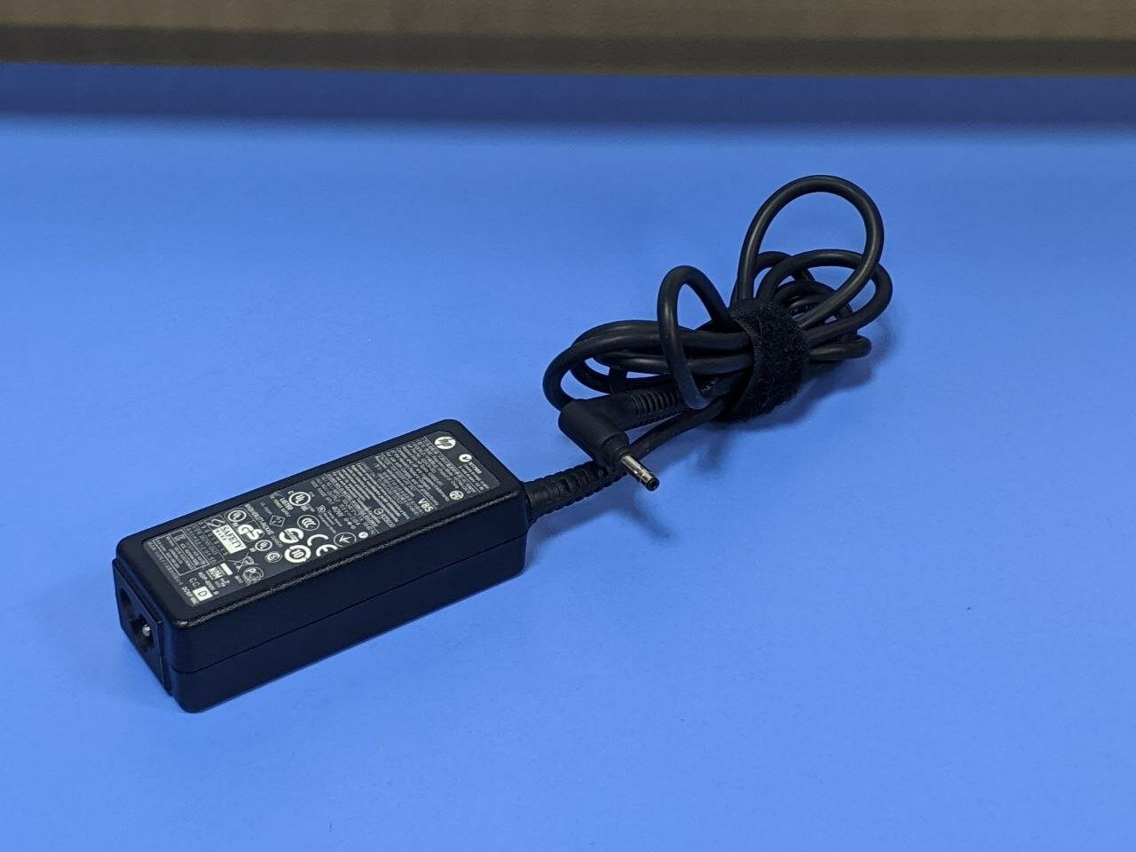 Блок питания HP (N17908) 19,5V, 2,05A
