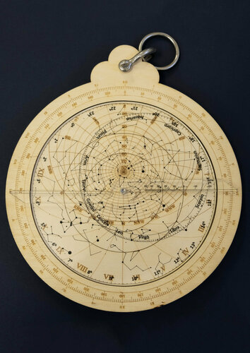 Изображение товара Планисферная астролябия c прозрачным рете 45 градусов С. Ш.