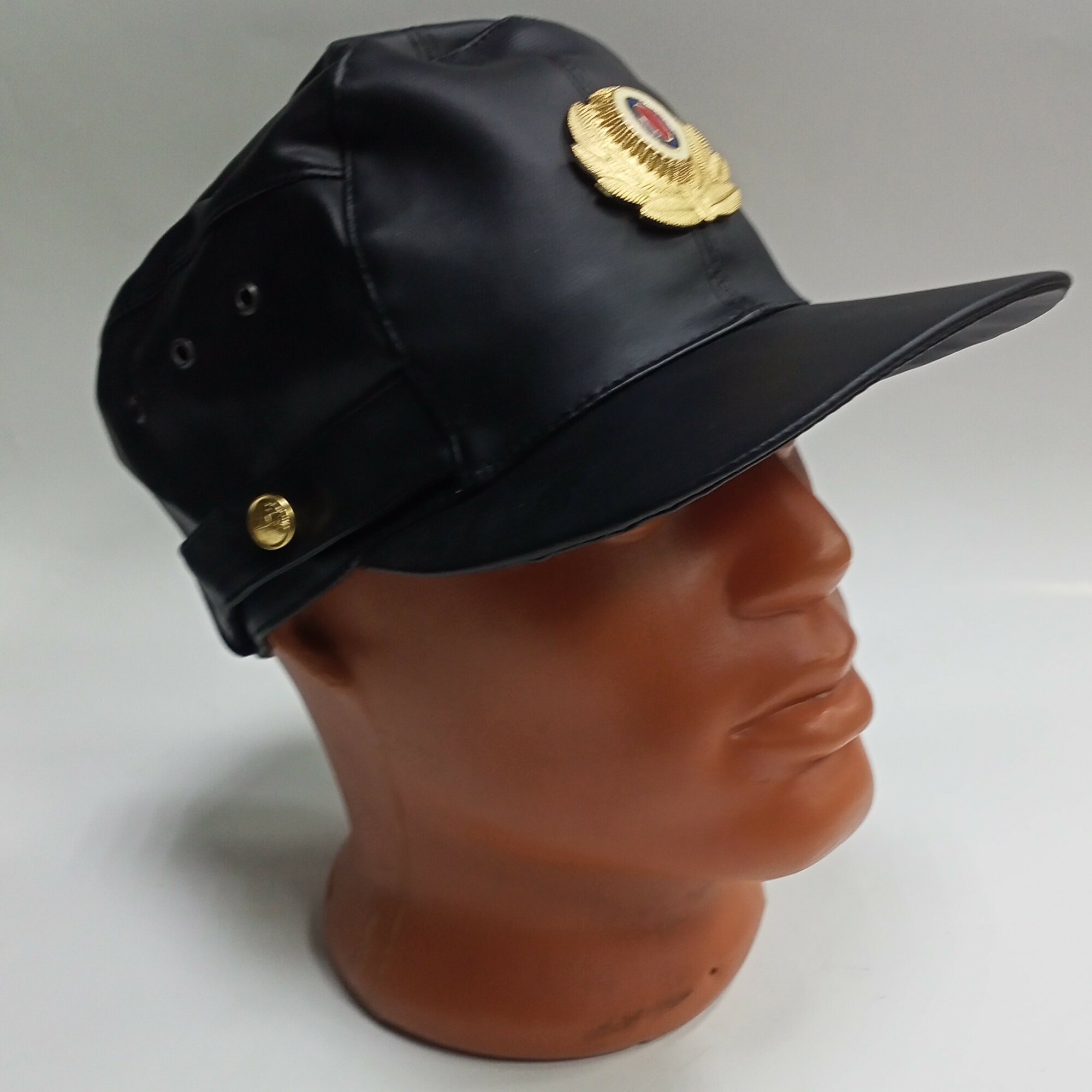 Кепка кож/зам, милиция РФ, с кокардой — фото 1
