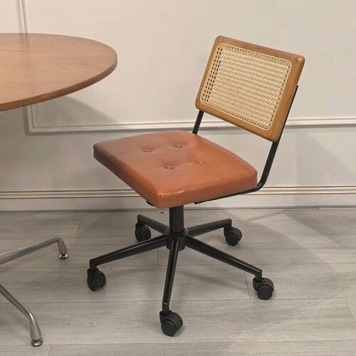 Изображение товара Черное стальное основание с деревянной спинкой из вишни + коричневое сиденье без подлокотников