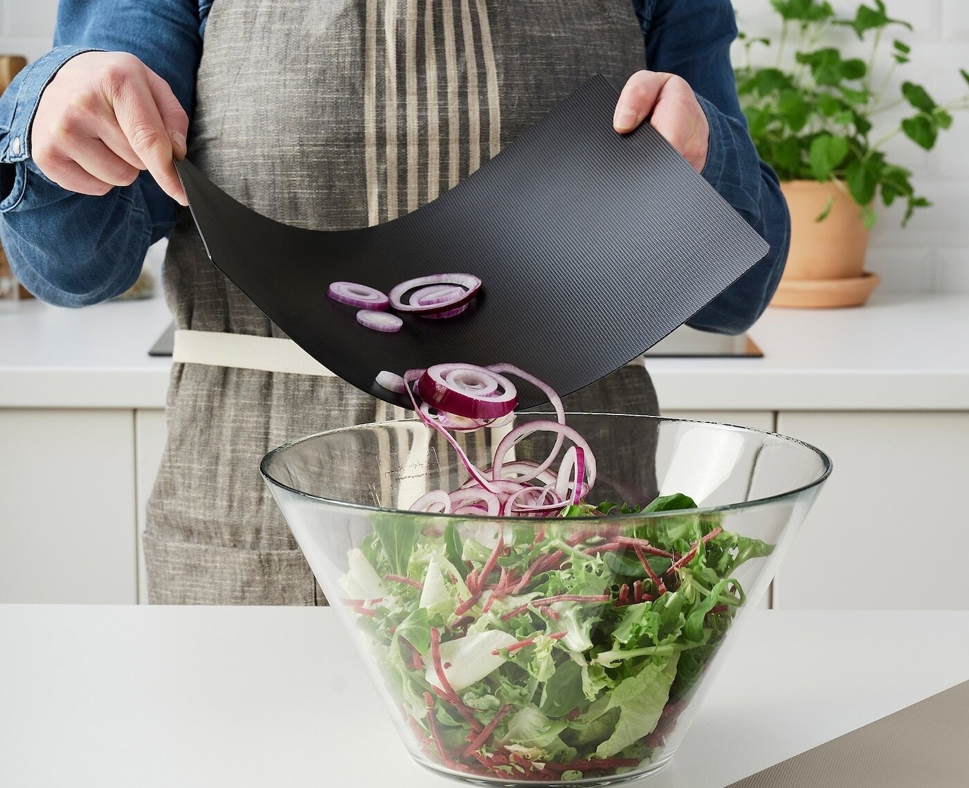 Гибкая разделочная доска IKEA FINFORDELA икеа финфордела, набор из 2 штук, каучук, 28х36 см, чёрный/светло-бежевый