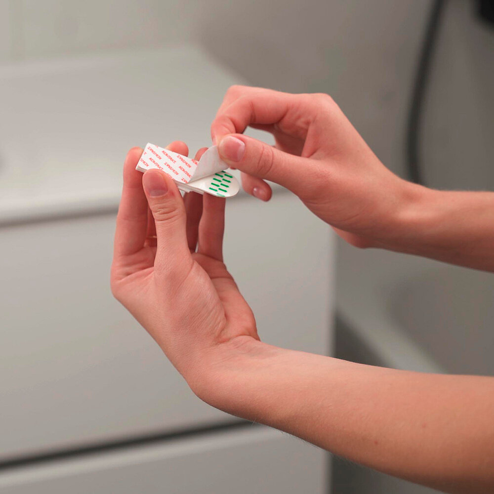 Крючки самоклеящиеся Контакт Дом сменное крепление белые, 2 шт - фото №1