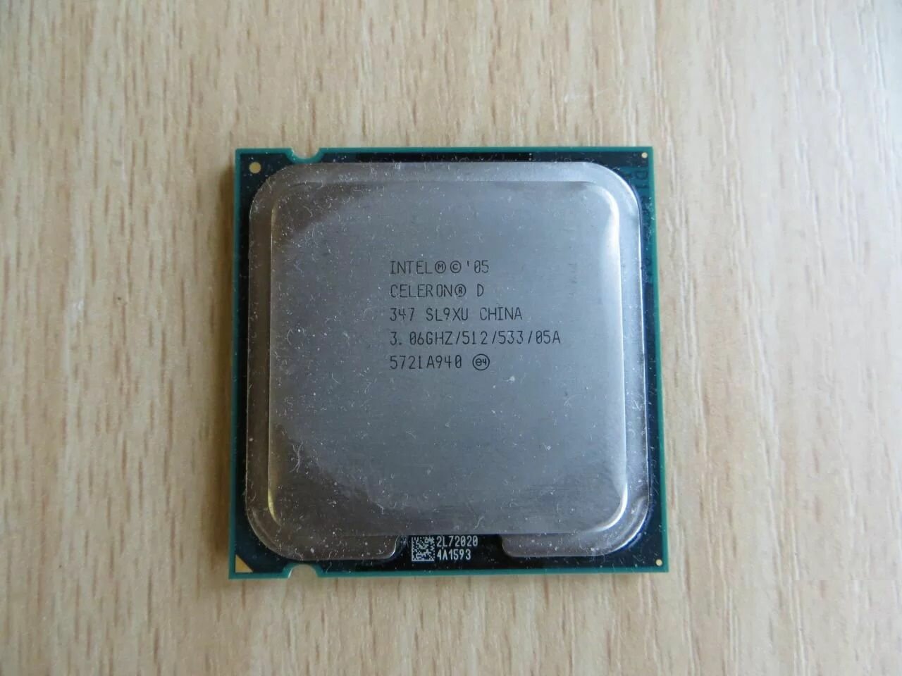 Процессор Intel Pentium 4 524 Prescott LGA775 1 x 3067 МГц