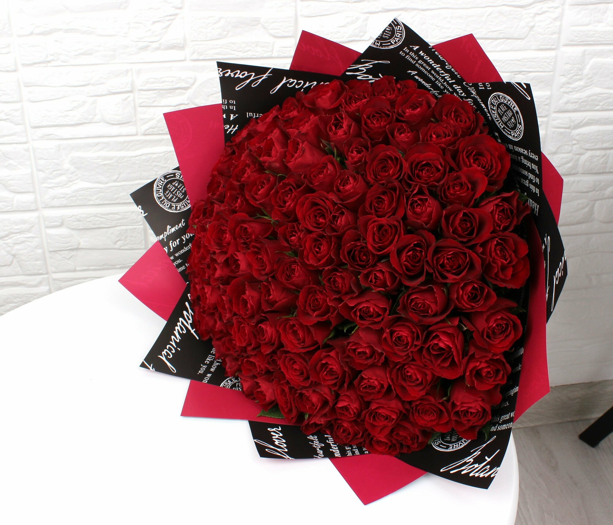 Монобукет The Floreal "Красная роза", 101 цветок, высота 40 см — фото 1