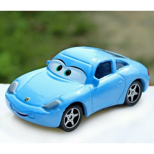 Металлическая машинка из мультфильма 