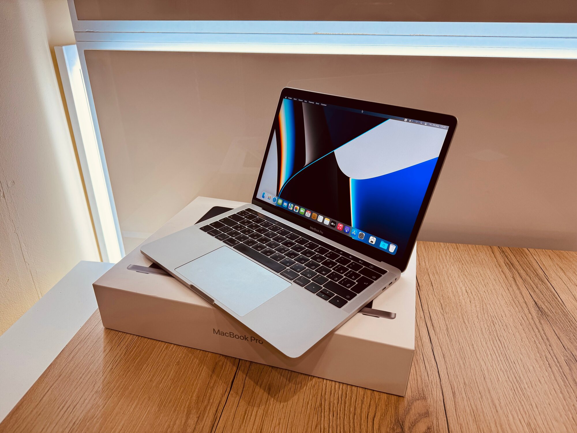 13.3" Ноутбук Apple MacBook Pro 13 Mid 2019 2560x1600, Intel Core i5 2.4 ГГц, RAM 16 ГБ, SSD 256 ГБ, Intel Iris Plus 655, macOS, A1989, Silver