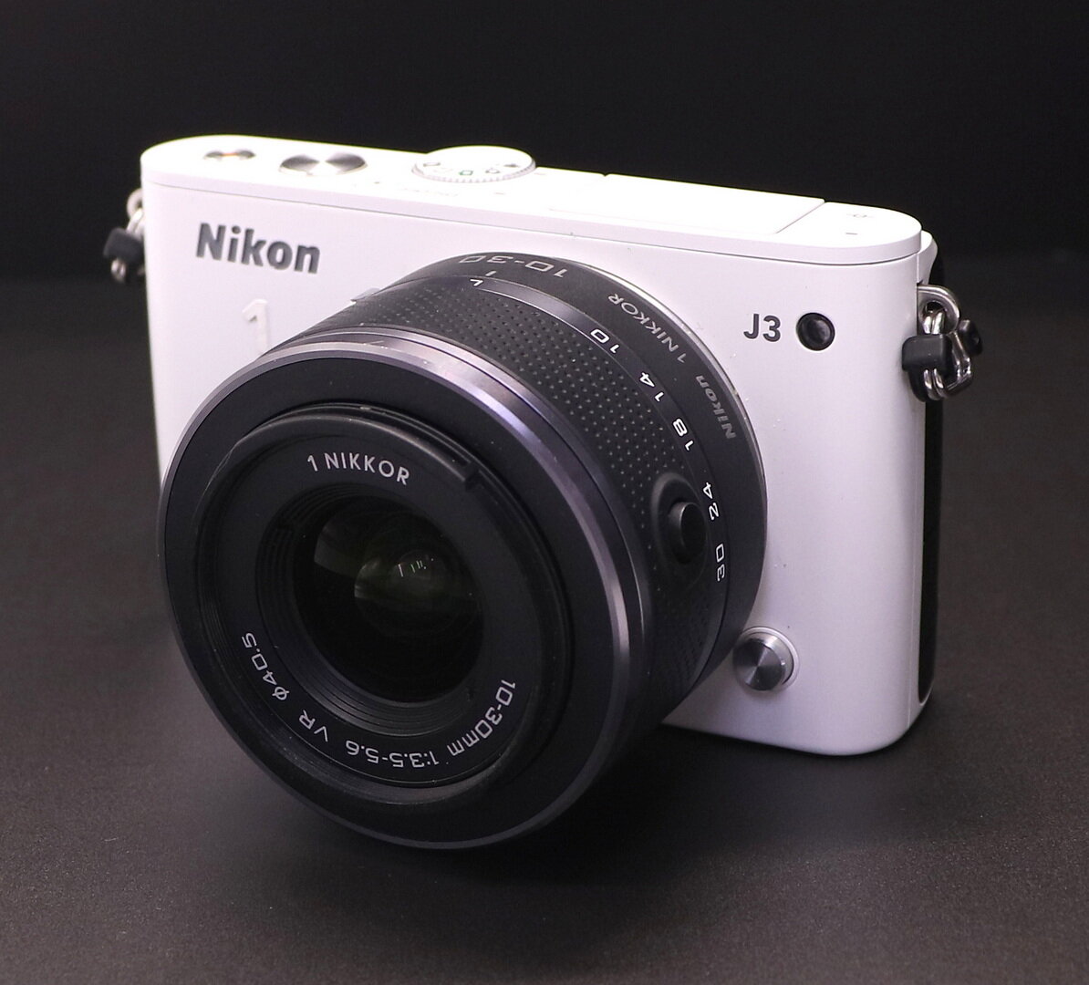 Nikon 1 J3 kit (пробег 1640 кадров)