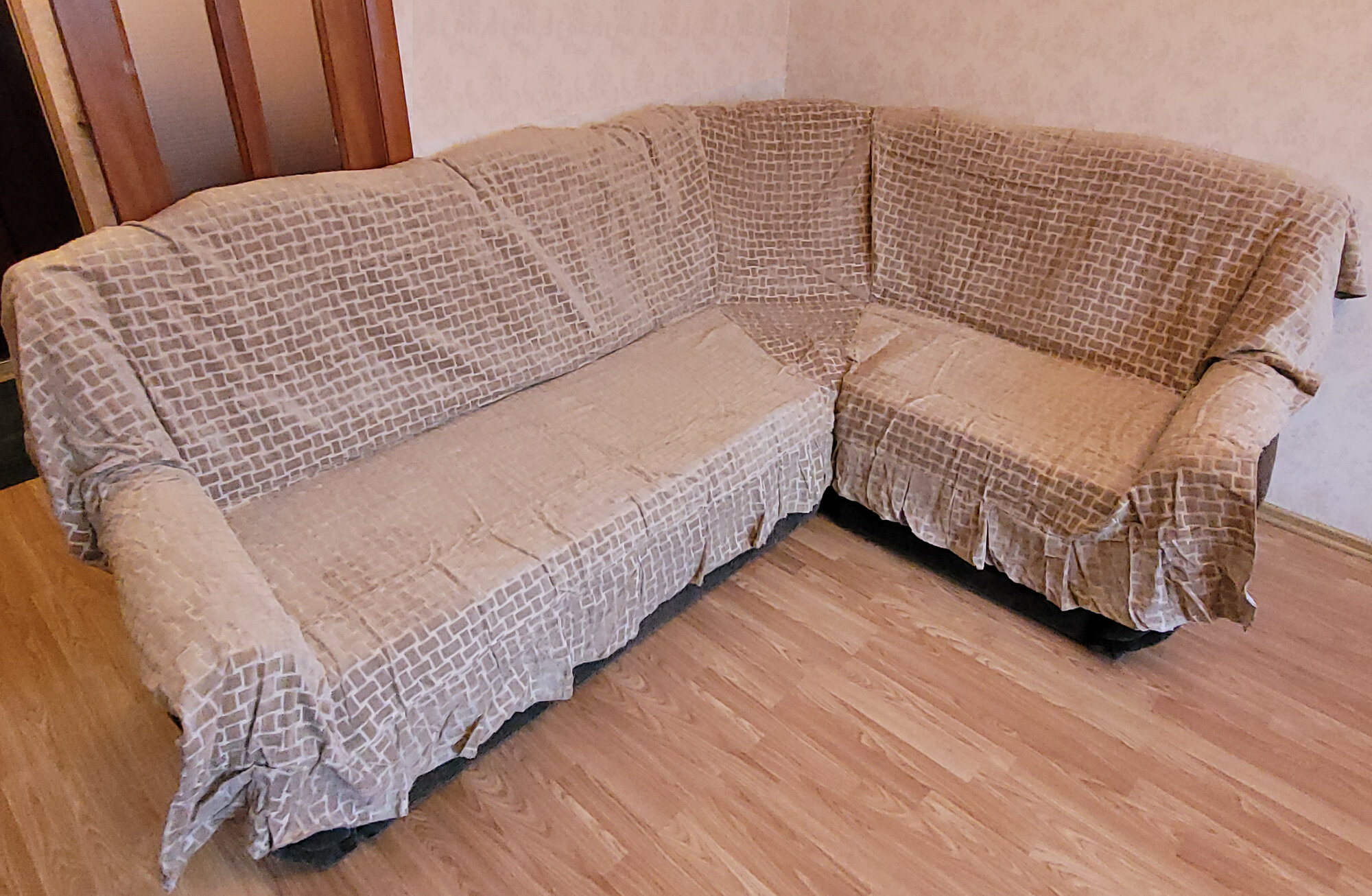 Комплект ковровых дивандеков Karbeltex на угловой диван с правым расположением угла ( 500 x 170см.) и одно кресло (170 x 140 см.) для мягкой мебели.